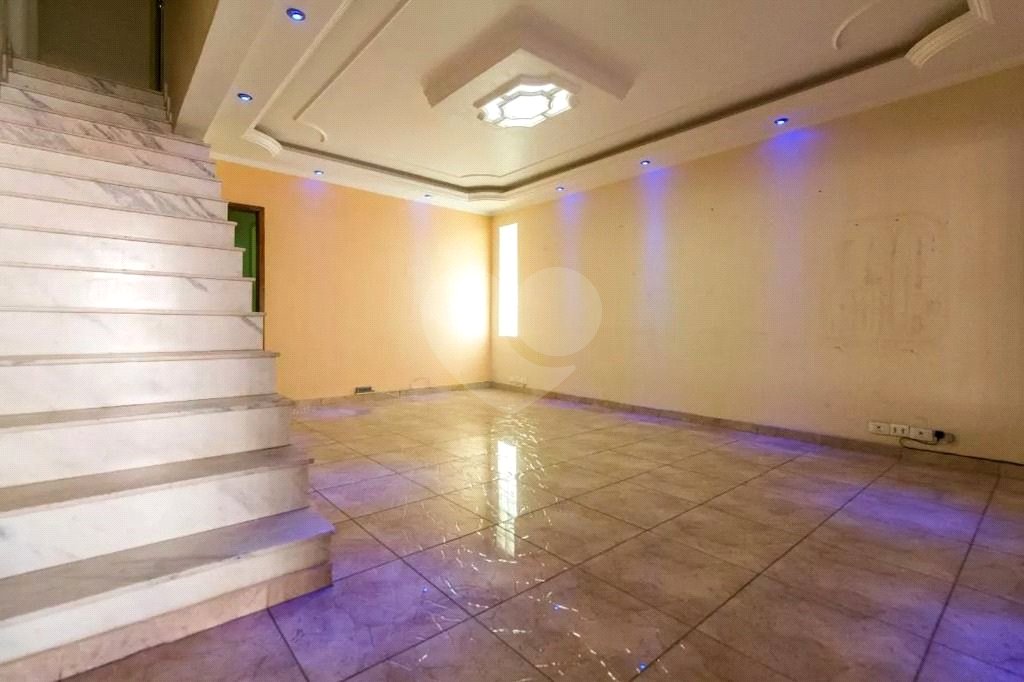 Sobrado à venda com 3 quartos em Vila Carrão, São Paulo, SP