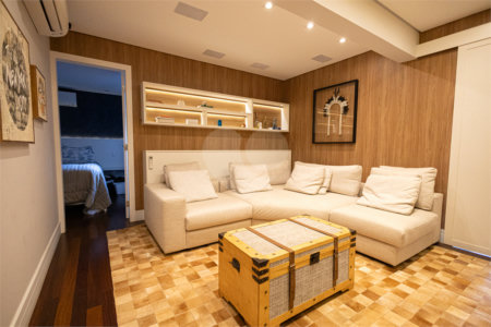 Apartamento à venda com 5 quartos, sendo 4 suítes,  em Parque Reboucas, São Paulo, SP
