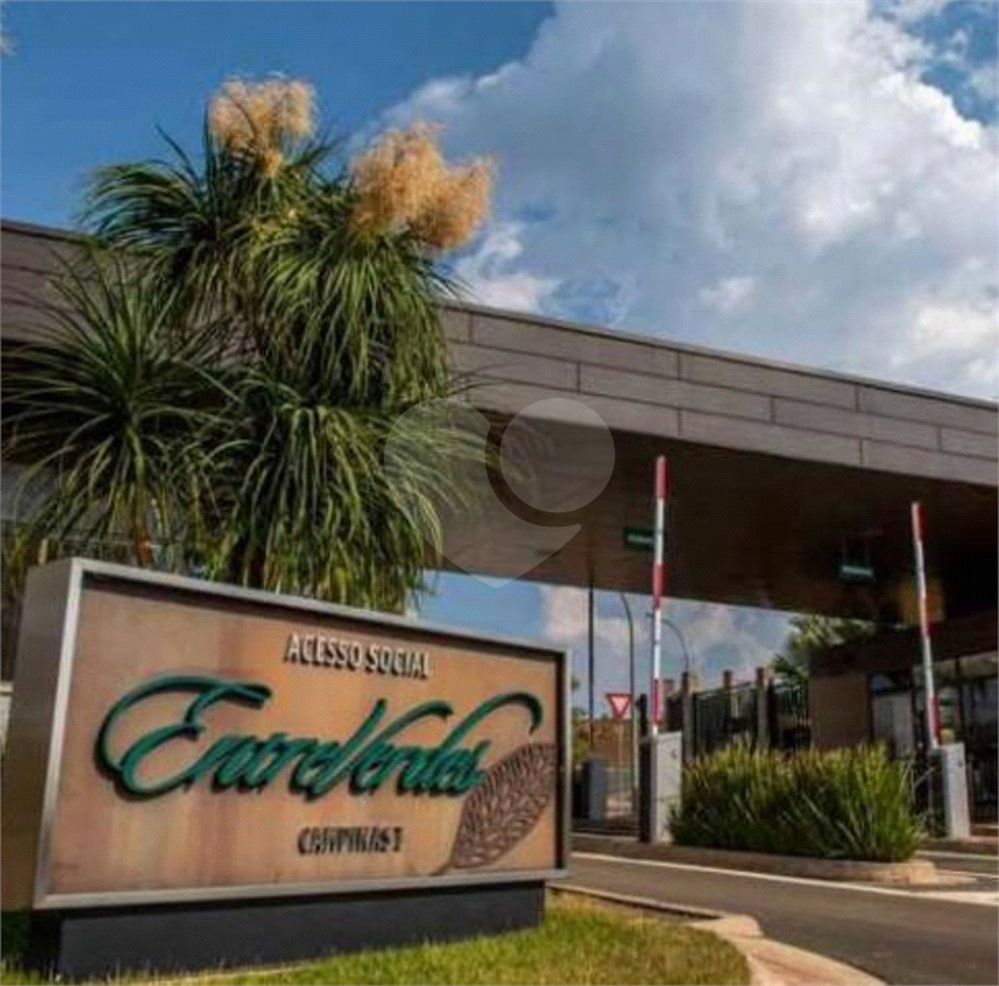 Casa à venda com 5 suítes no condomínio Residencial Entreverdes, Campinas - SP