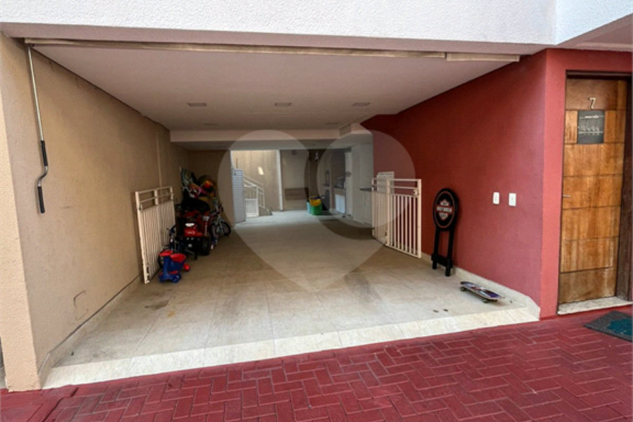 Casa à venda com 3 quartos, sendo 1 suíte, no condomínio Vila Siqueira, São Paulo - SP