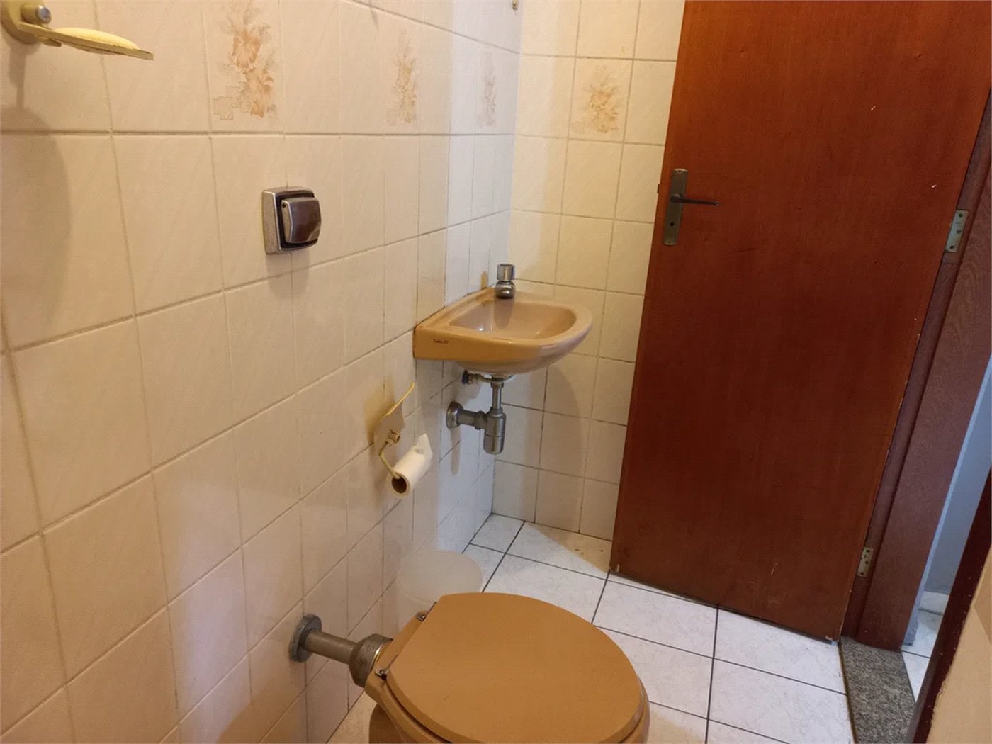 Sobrado à venda com 4 quartos, sendo 3 suítes,  em Cidade São Francisco, São Paulo, SP