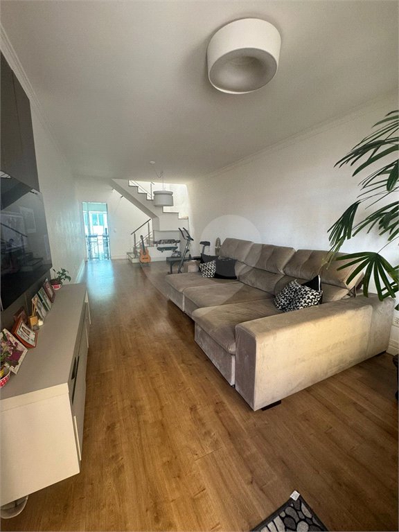 Sobrado à venda com 3 quartos, sendo 1 suíte, em Vila Nivi, São Paulo, SP