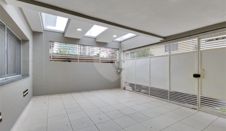 Sobrado à venda com 4 quartos, sendo 3 suítes,  em Campo Belo, São Paulo, SP