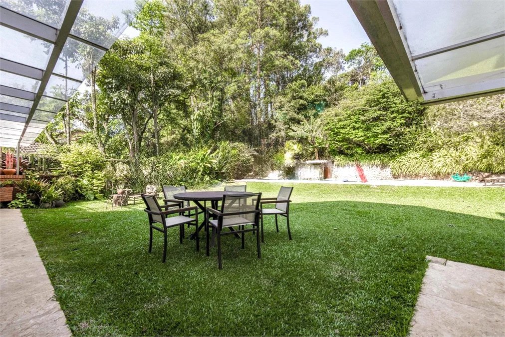 Casa de Vila à venda com 5 quartos, sendo 4 suítes, em Jardim Morumbi, São Paulo, SP