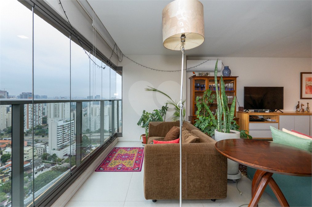 Apartamento à venda com 3 suítes em Campo Belo, São Paulo, SP