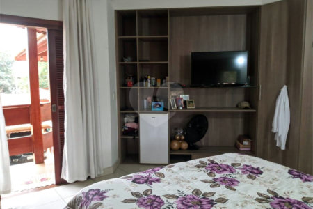 Sobrado à venda com 3 quartos, sendo 1 suíte,  em Jardim Vitória, Suzano, SP