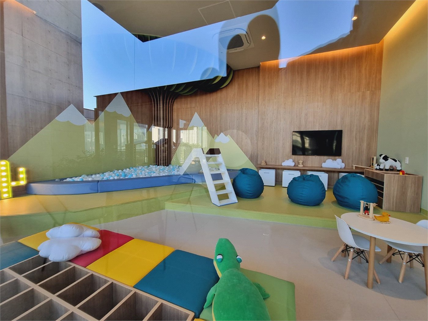 Apartamento à venda ou para alugar com 3 quartos, sendo 1 suíte, em Jardim das Acácias, São Paulo, SP