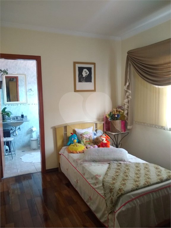 Sobrado à venda com 3 suítes em Vila Nivi, São Paulo, SP