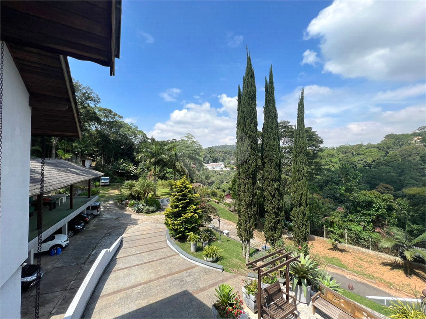 Casa à venda com 6 quartos, sendo 5 suítes, no condomínio Alpes da Cantareira, Mairiporã - SP
