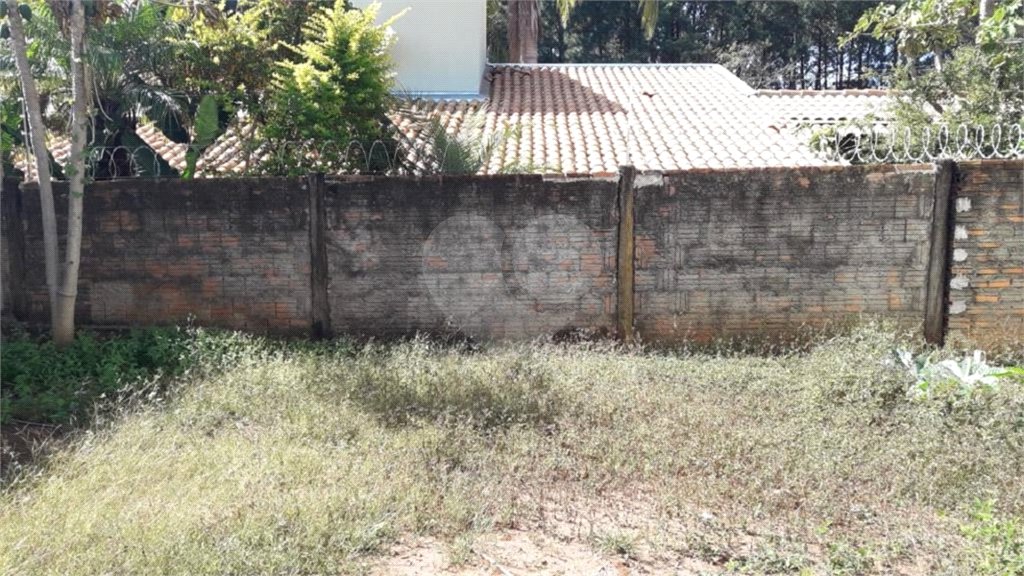 Casa térrea no Condomínio Samambaia.