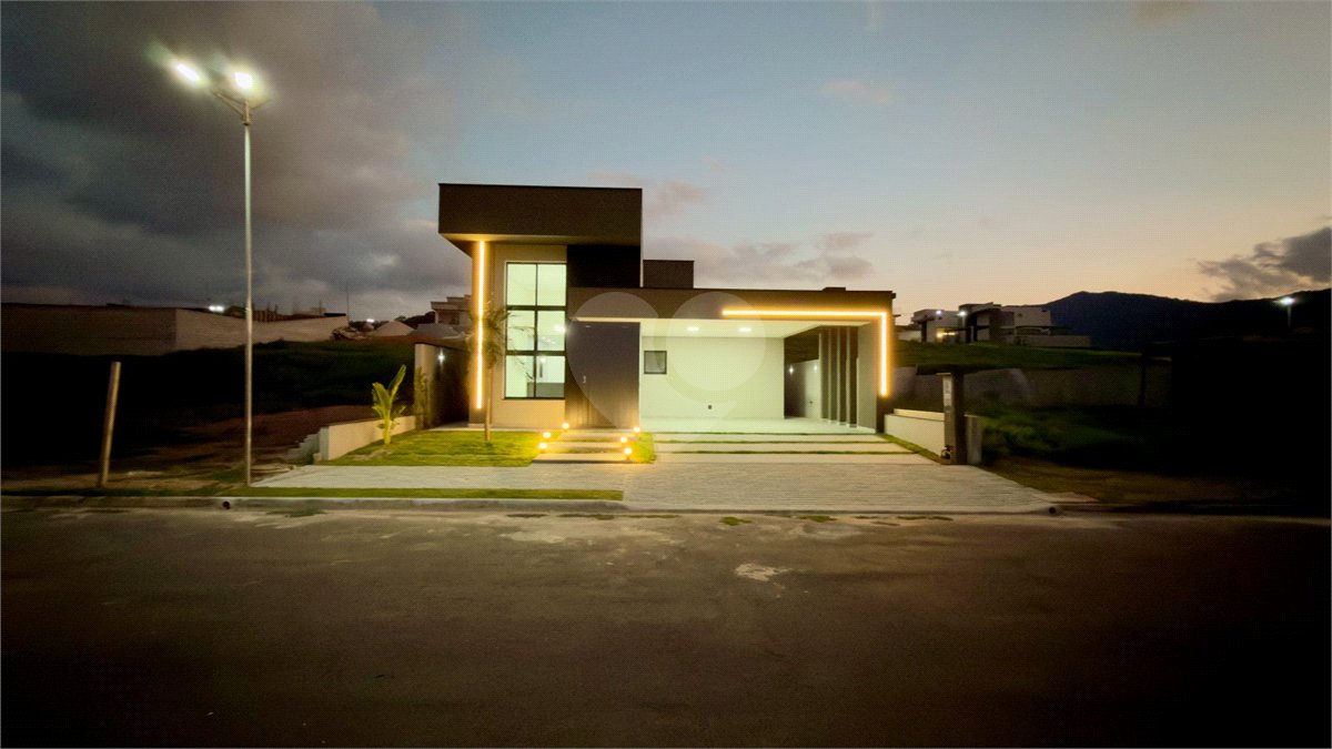 Casa térrea 3 dormitórios (3 suítes), espaço gourmet, piscina, 2 vagas garagem, condomínio fechado com ampla área lazer