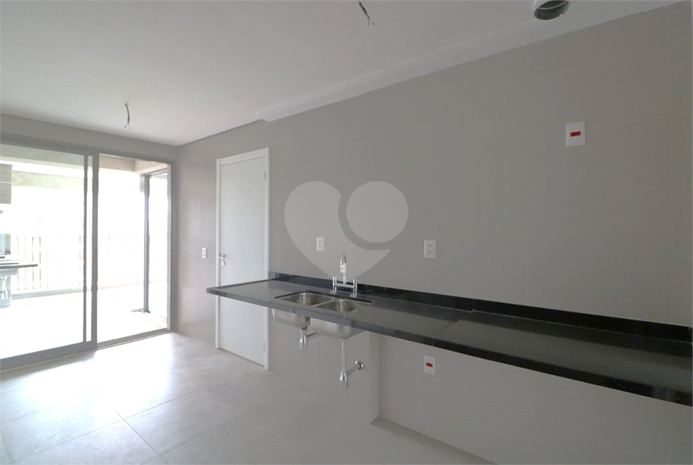 Apartamento à venda com 3 suítes em Moema, São Paulo, SP