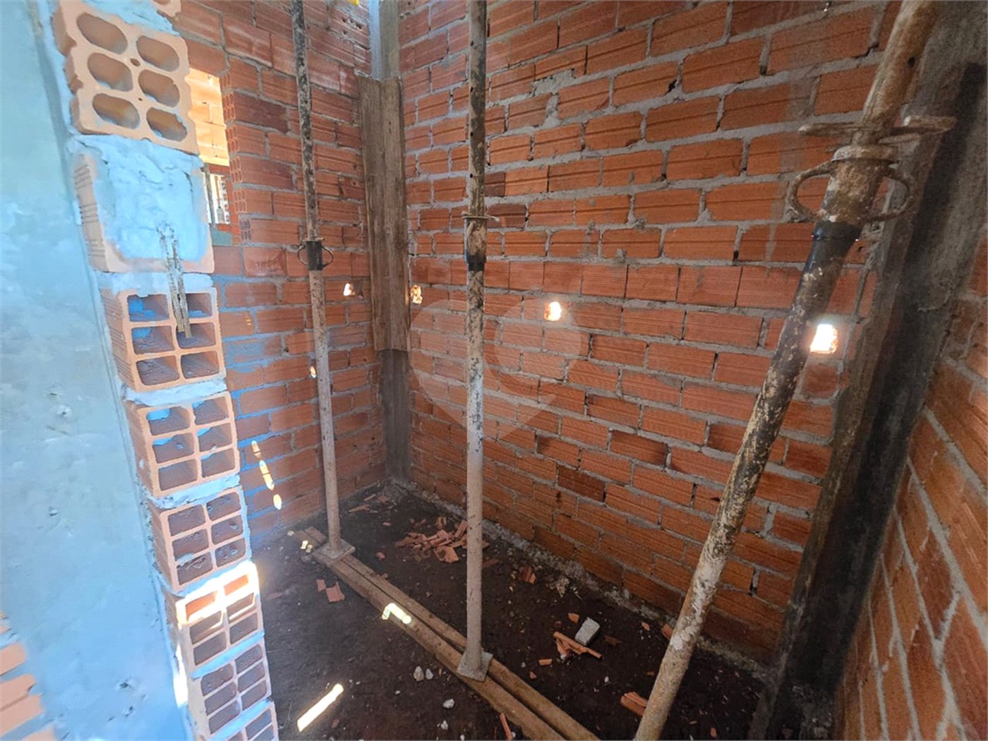 Casa à venda com 3 quartos, sendo 1 suíte, no condomínio Residencial Tivolli, Itapetininga - SP