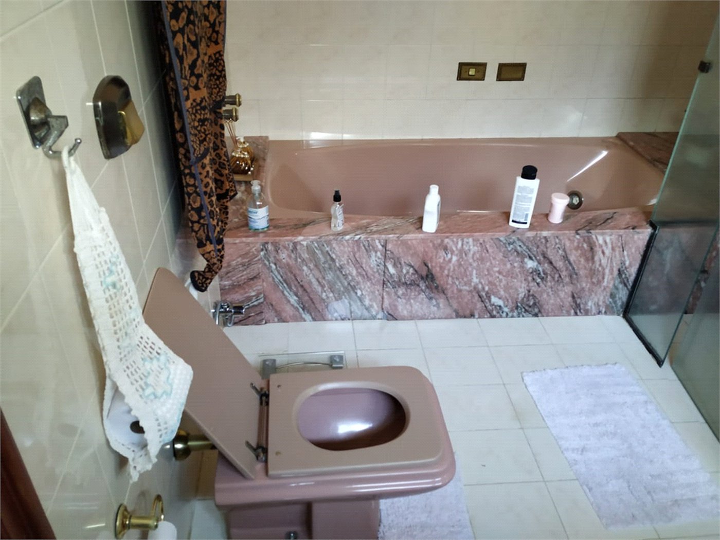 Casa à venda com 5 quartos, sendo 3 suítes,  no condomínio Portella, Itu - SP