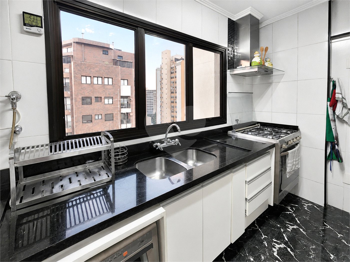 Apartamento à venda com 4 quartos, sendo 3 suítes, em Perdizes, São Paulo, SP