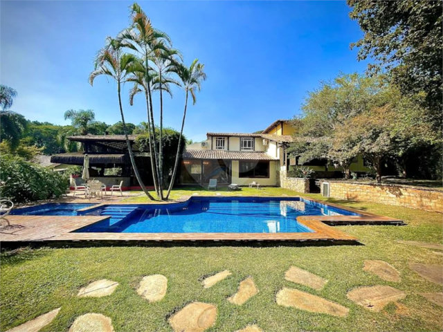 Casa à venda com 4 suítes no condomínio Jardim Mediterrâneo, Cotia - SP