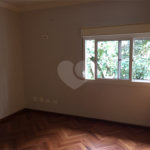 Casa à venda com 4 quartos, sendo 2 suítes, no condomínio Residencial Morumbi, São Paulo - SP
