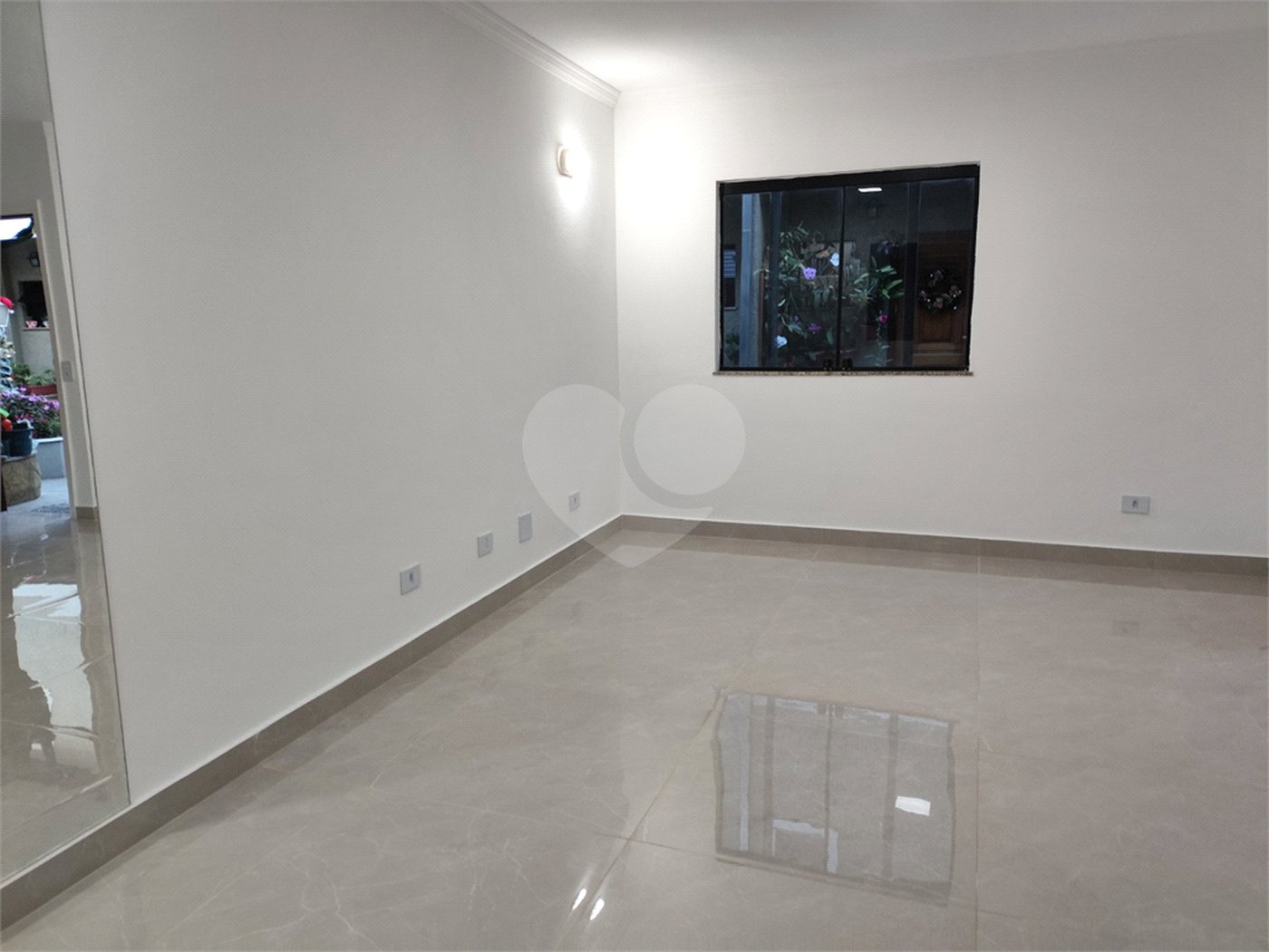 Casa à venda com 3 quartos, sendo 1 suíte,  no condomínio Res Saint Honoré, São Paulo - SP