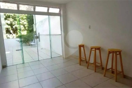 Cobertura à venda com 4 quartos, sendo 2 suítes,  em Algodoal, Cabo Frio, RJ