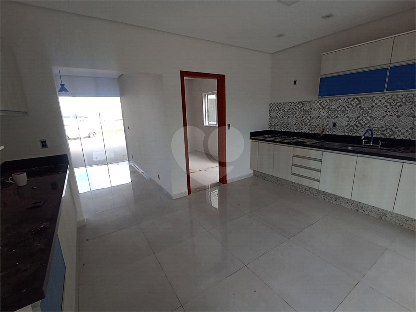 Casa à venda com 3 quartos, sendo 1 suíte, no condomínio Residencial Golden Ville, Itapetininga - SP