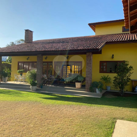 Casa à venda com 4 quartos, sendo 2 suítes, no condomínio Monte Belo, Salto - SP