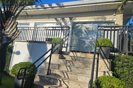 Casa à venda com 2 quartos, sendo 1 suíte, no condomínio Vitória Park, Suzano - SP