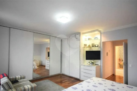 Casa à venda com 5 suítes em Jardim Londrina, São Paulo, SP