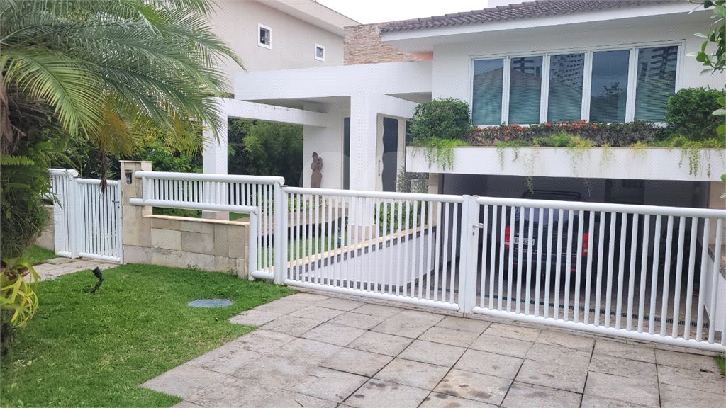 Casa à venda com 4 quartos, sendo 2 suítes, no condomínio Crystal Lake, Rio de Janeiro - RJ
