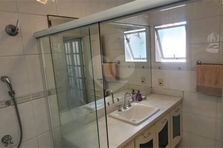 Sobrado à venda com 4 quartos, sendo 3 suítes, em Brooklin Paulista, São Paulo, SP