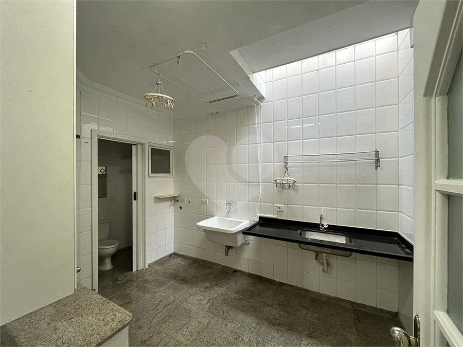 Casa para alugar com 4 quartos, sendo 2 suítes, no condomínio Porto Fino, São Paulo - SP