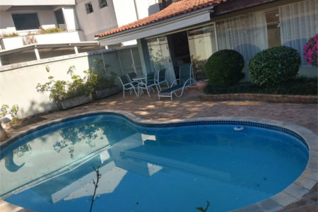 Sobrado à venda com 4 quartos, sendo 1 suíte,  em Parque dos Príncipes, São Paulo, SP