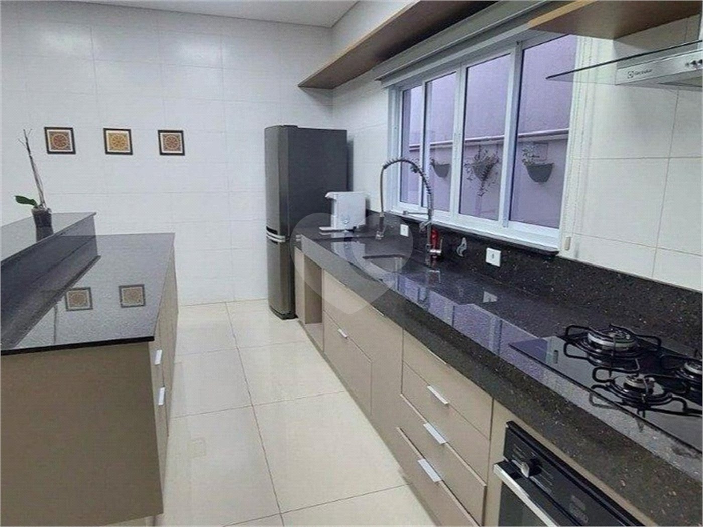 Casa à venda ou para alugar com 3 suítes no condomínio Mont Blanc, Sorocaba - SP