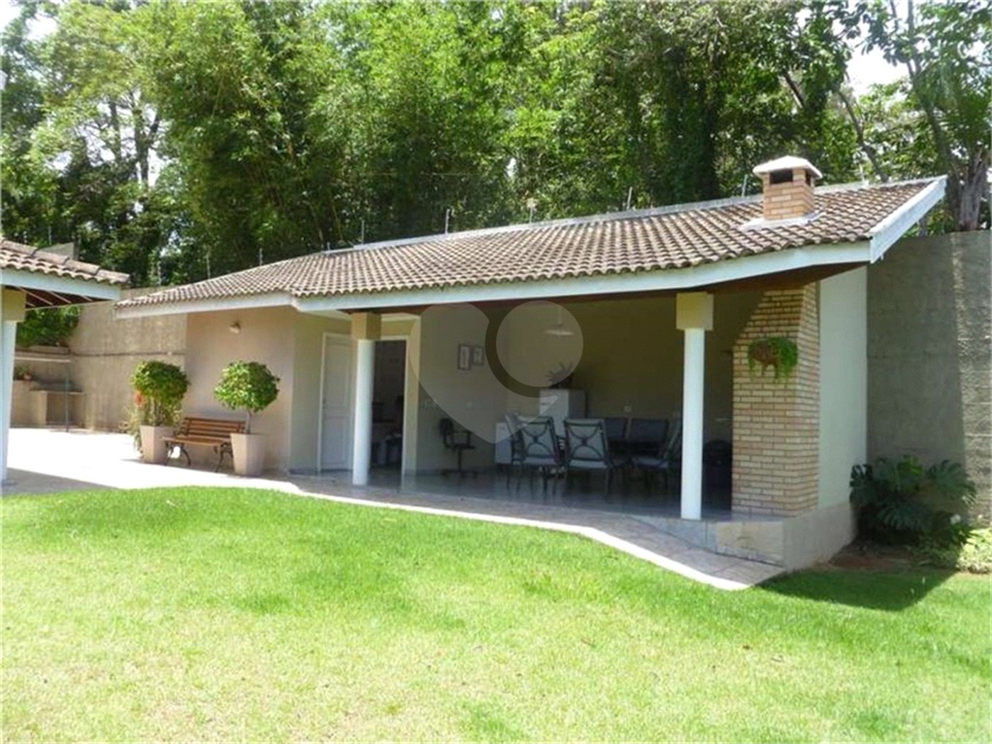 Casa à venda com 3 quartos, sendo 1 suíte, no condomínio Vivenda das Vinhas, Vinhedo - SP