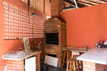 Casa à venda com 3 quartos, sendo 1 suíte, em Vila Universitária, São Paulo, SP