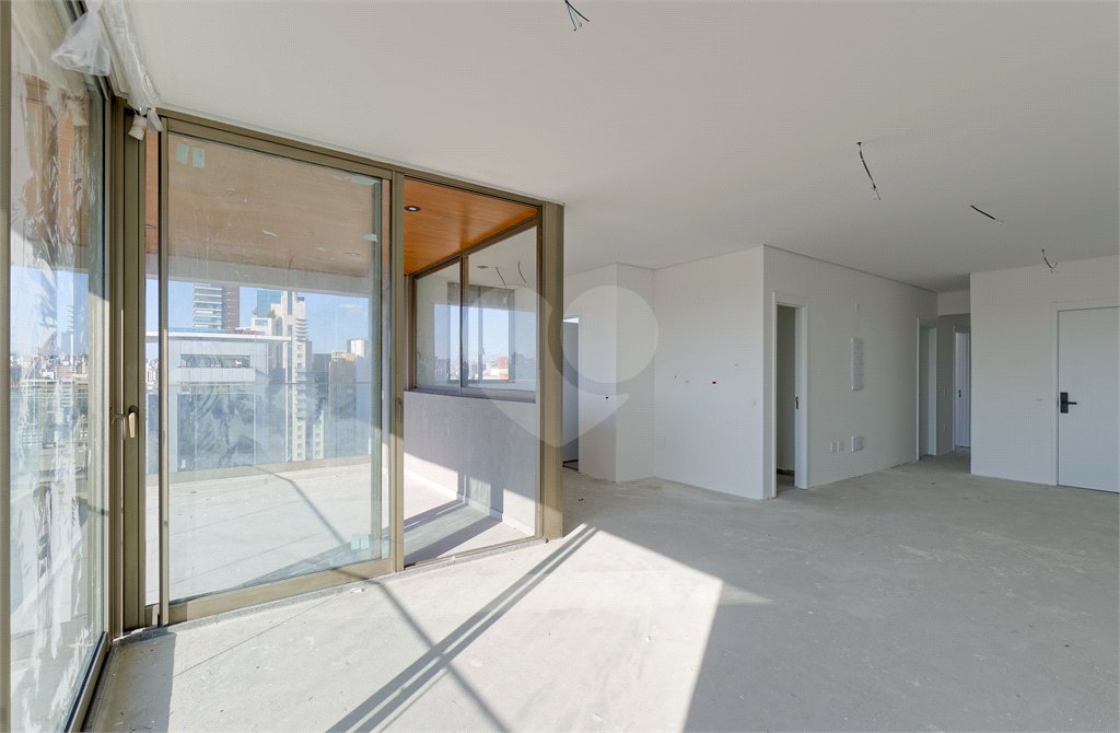 Apartamento à venda com 3 quartos, sendo 2 suítes, em Itaim Bibi, São Paulo, SP
