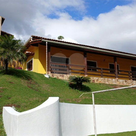 Casa em condomínio para alugar com 3 quartos, sendo 1 suíte, em Vila Petrópolis, Atibaia, SP