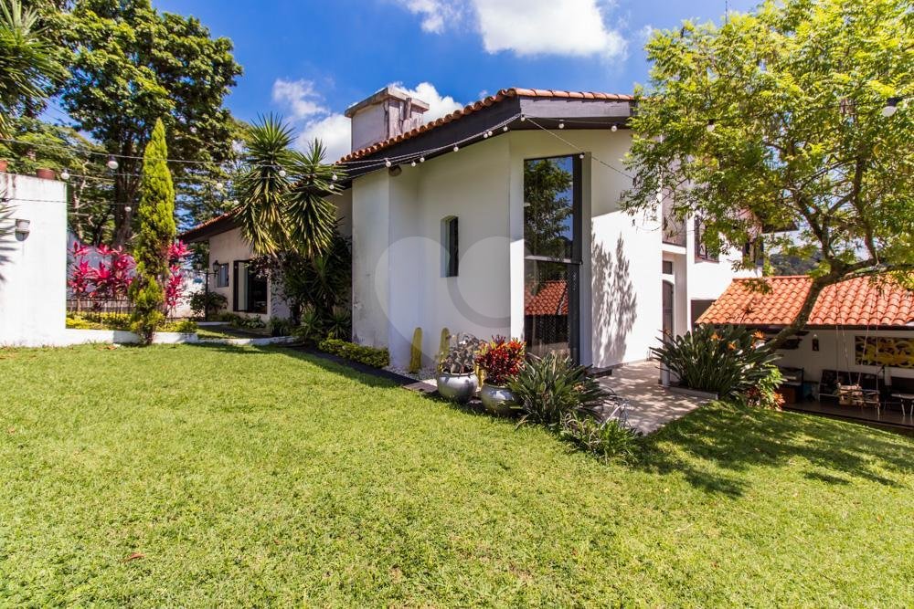 Casa à venda com 4 suítes em Jardim Marajoara, São Paulo, SP