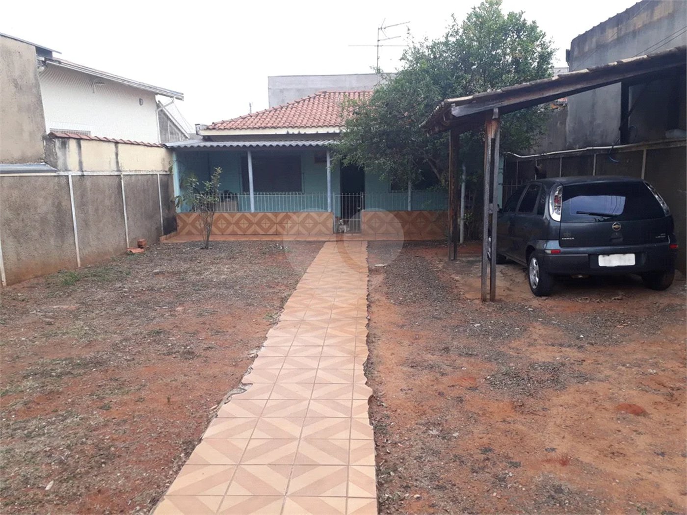 Casa térrea com amplo terreno