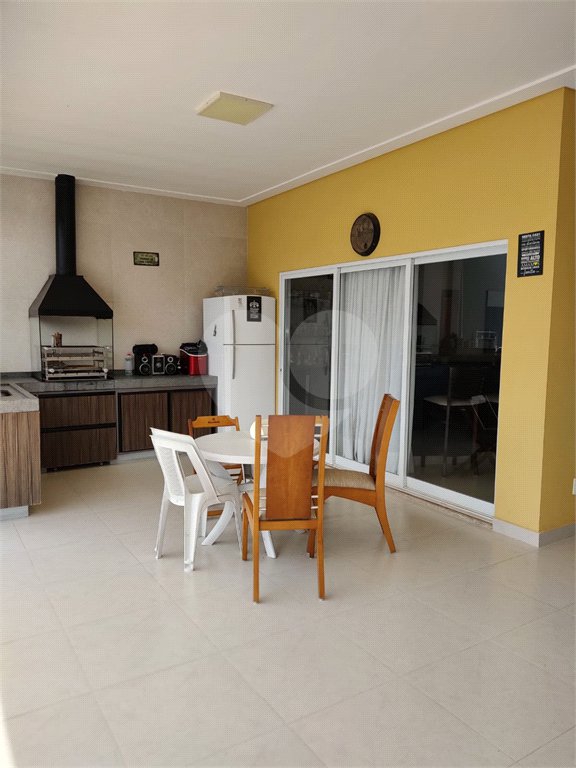 Casa à venda com 4 quartos, sendo 2 suítes, no condomínio Residencial Villaggio Paradiso, Itatiba - SP