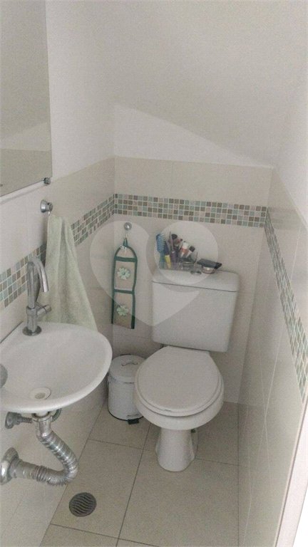 Sobrado à venda com 3 quartos no Centro, Poá, SP