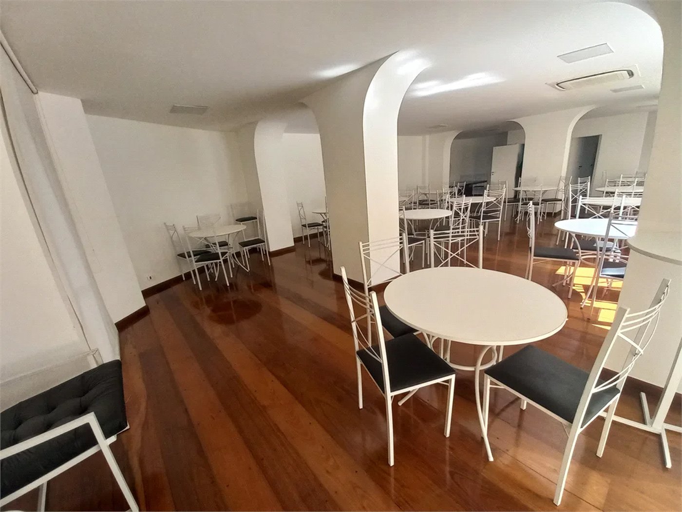 Apartamento à venda com 3 quartos, sendo 1 suíte,  em Vila Andrade, São Paulo, SP