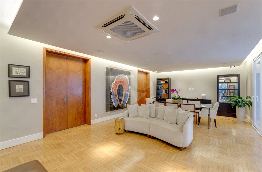 Casa Térrea à venda ou para alugar com 4 suítes em Alto da Boa Vista, São Paulo, SP