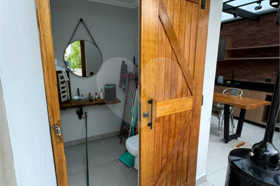 Casa à venda com 3 quartos, sendo 1 suíte, no condomínio Residencial Vegas, São Paulo - SP