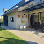 Casa à venda com 4 quartos, sendo 2 suítes,  no condomínio Figueira Garden, Atibaia - SP