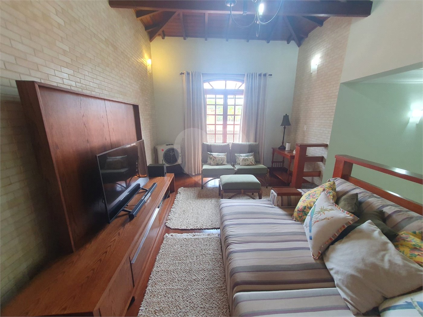 Casa à venda com 4 quartos, sendo 1 suíte, no condomínio Parque São Gabriel, Itatiba - SP