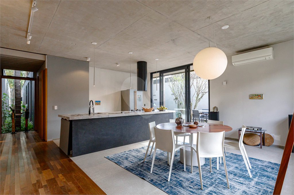 Casa à venda com 6 quartos, sendo 2 suítes,  em Santo Amaro, São Paulo, SP