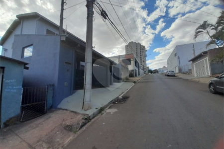 Casa à Venda na Região Central de São Carlos - Excelente Localização