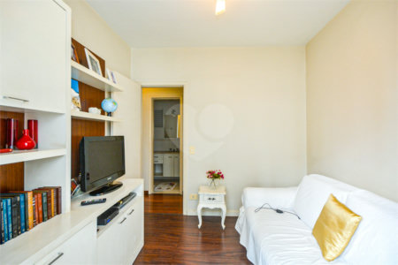 Apartamento à venda com 3 quartos, sendo 1 suíte,  em Moema, São Paulo, SP
