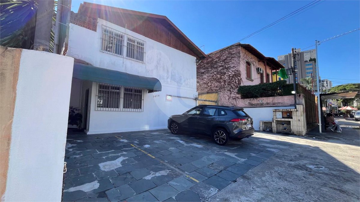 Casa à venda com 8 quartos, sendo 1 suíte, em Vila Mariana, São Paulo, SP