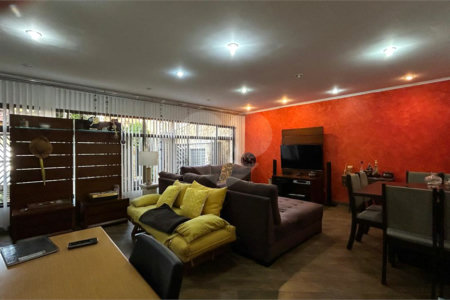 Casa à venda com 3 quartos, sendo 1 suíte, no condomínio Marcia Miyashiro, São Paulo - SP